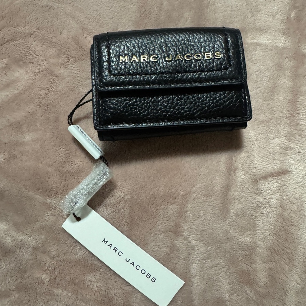 Brand New w/ tags MARC JACOBS Tri-fold Wallet Leather CML Plain Womens M0016973
